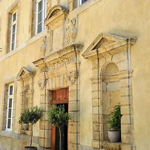 Le Chateau Ricard Appart hôtel Saint-Geniez-dʼOlt